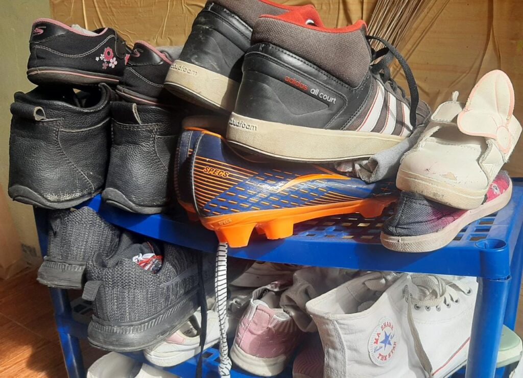 Pemerintah Singapura Segera Inspeksi Penemuan Sepatu Donasi di Ekspor