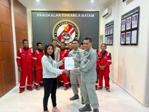 Bakamla RI Hantarkan ABK Kapal Tenggelam Kepada Keluarga