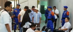 Ditpolairud Polda Kepri dan BNNP Tes Urine Kapten dan ABK Kapal