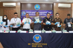 BNNP Kepri Musnahkan Barang Bukti Sabu dan Ganja di Batam