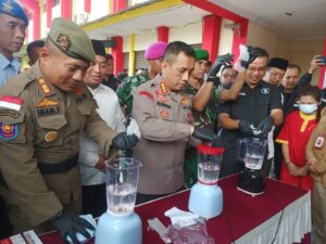 Polresta Barelang Blender Ratusan Butir Ekstasi dan Rebus 10 Kg Sabu