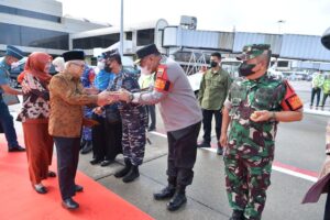 Kapolda Kepri Sambut Kedatangan Wapres Maruf Amin