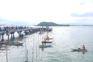 Lomba Dayung Sampan dan Ketinting Meriahkan HUT Bhayangkara ke-79 di Batam
