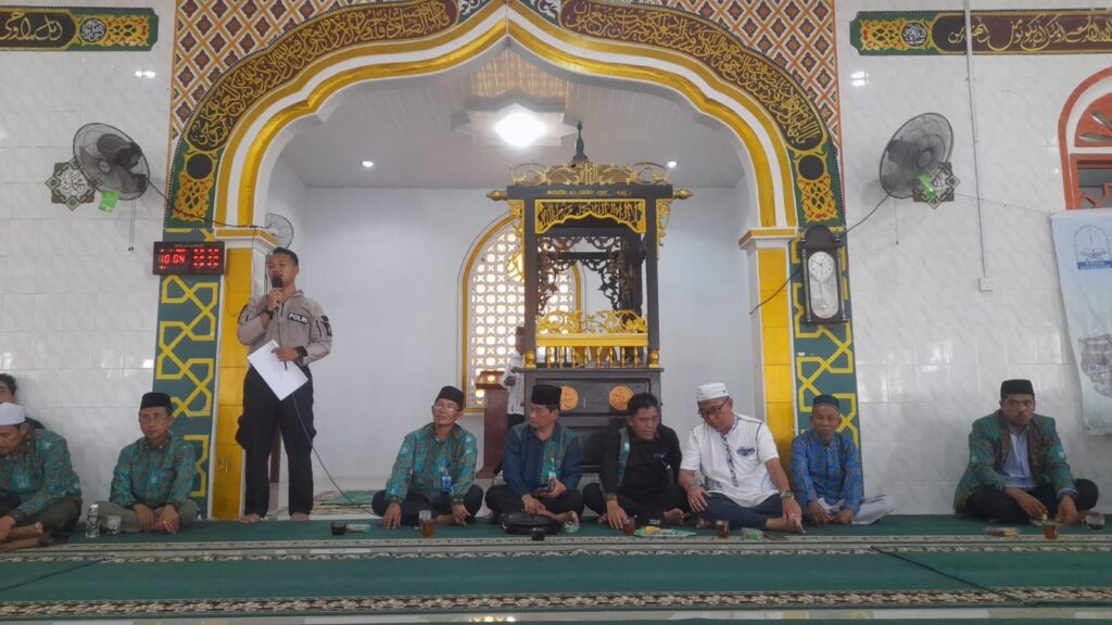 BMGQ Batam Serahkan 105 Paket Sembako untuk Warga Terdampak Angin Puting Beliung di Pulau Kasu