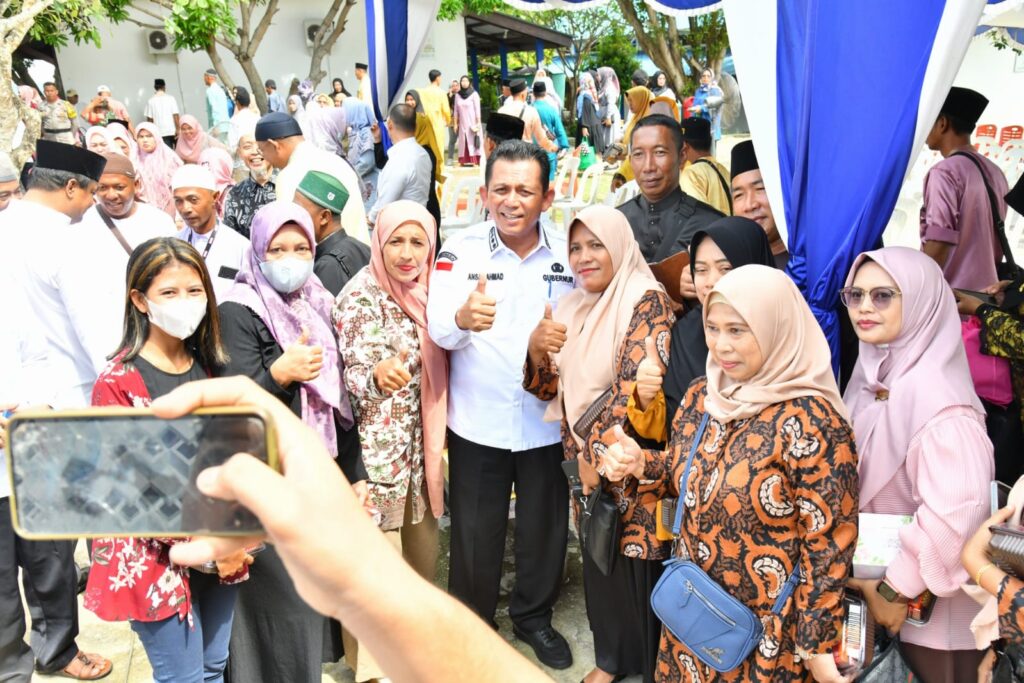 Perangkat RT/RW di Belakang Padang Sumringah Insentif dari Pemprov Kepri Cair