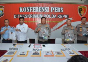 Kapolda Kepri Pimpin Pres Rilis Kasus TPPO di Batam