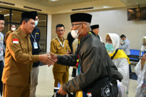 Gubernur Ansar Sambut Kepulangan 363 Jamaah Haji Dari Tanah Suci Makkah