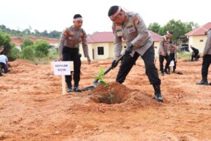 Polda Kepri Gelar Penanaman Pohon Semarakan HUT Kemerdekaan ke 78