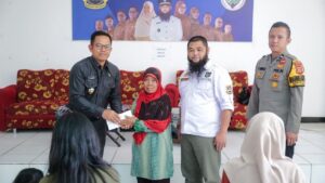 Serdik Sespimmen Angkatan 63 Salurkan Bansos ke Warga Wangunsari