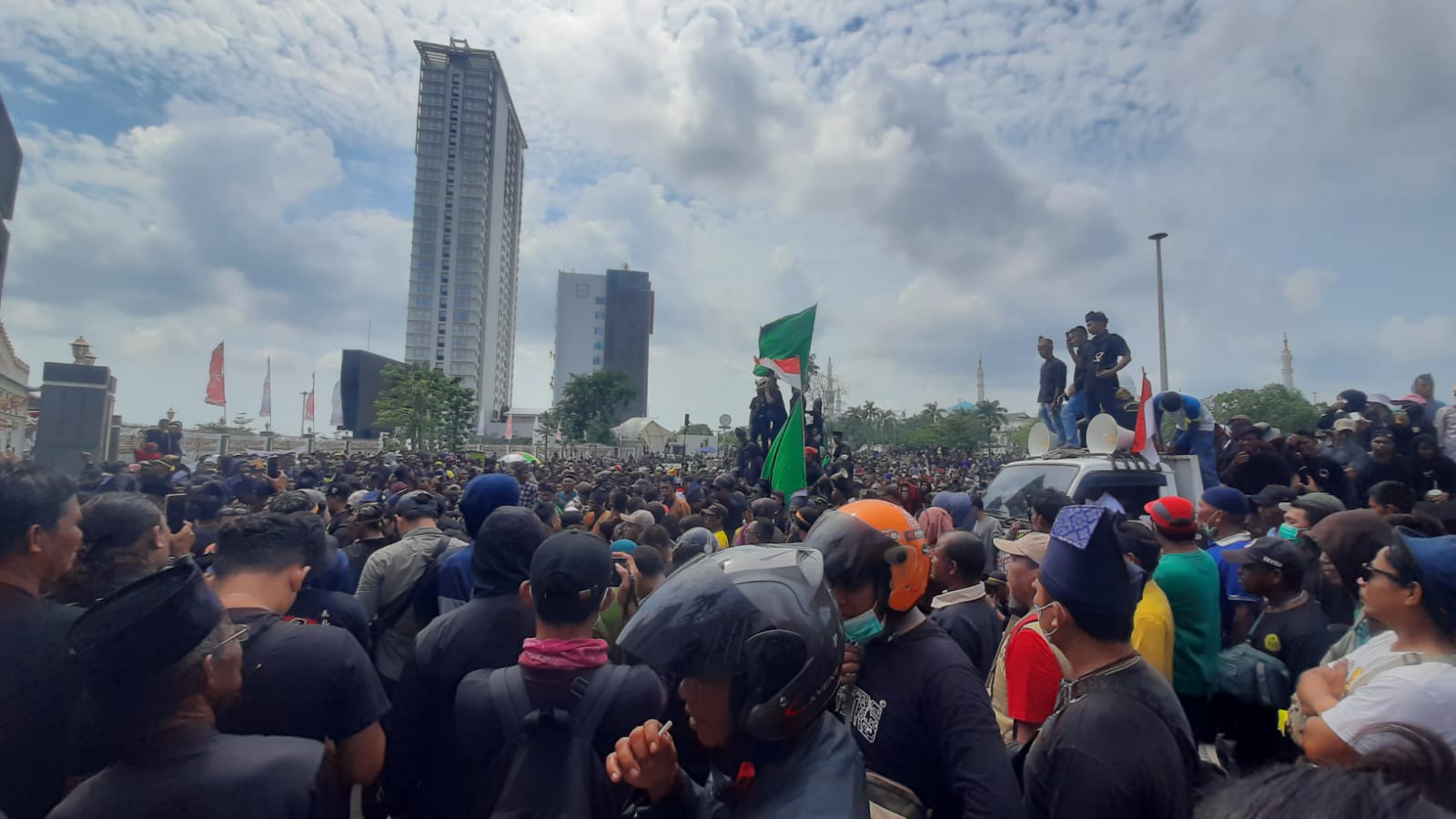 Demo Mahasiswa Merambat ke Sejumlah Kota Besar di Tanah Air