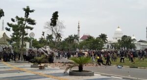 Demonstrasi Masyarakat Melayu di BP Batam Diwarnai Bentrokan