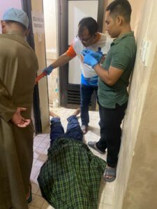 Warga Patam Lestari Digegerkan Penemuan Mayat Pria di toilet Masjid