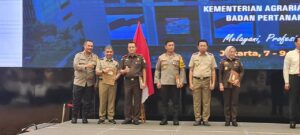 Kejati Kepri Raih Pin Emas Dukung Pemberantasan Mafia Tanah