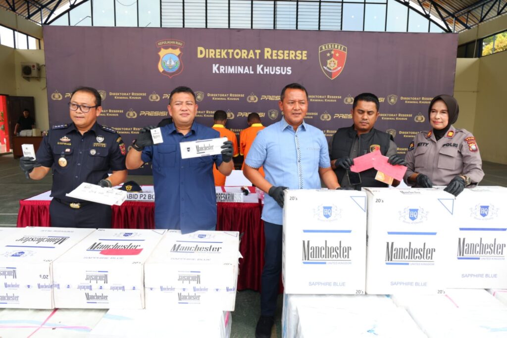 Gudang Rokok Manchester Digrebek Polda Kepri, Dua Tersangka Diringkus
