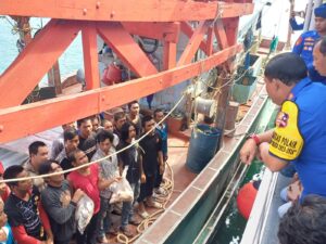 Baharkam Polri Ringkus KIA Vietnam Curi Ikan di Natuna