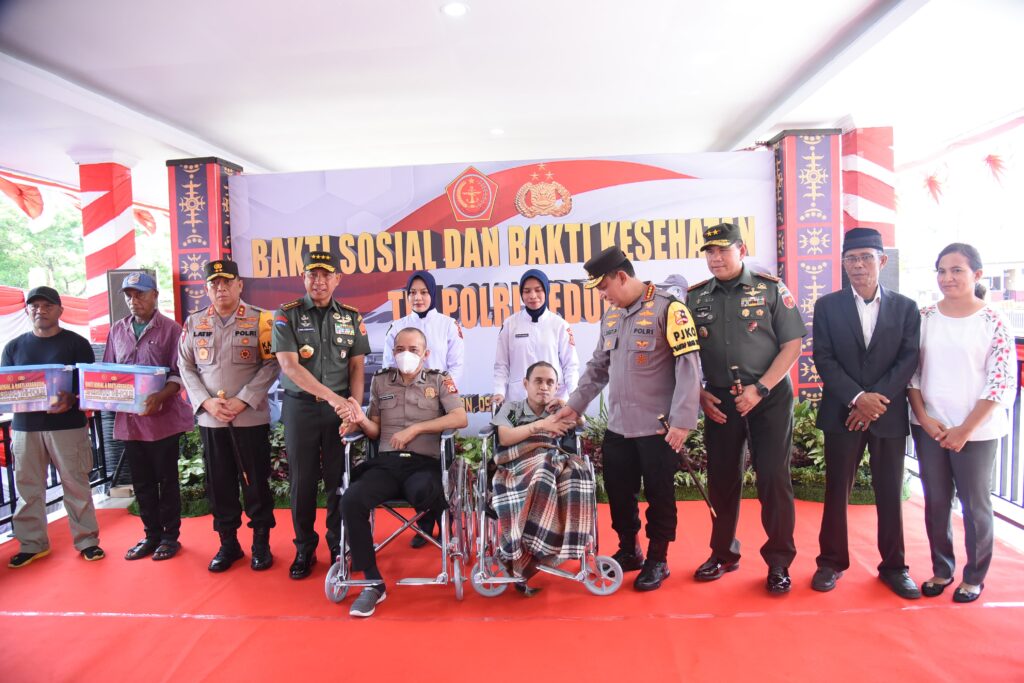 Panglima TNI dan Kapolri Berikan Bantuan Kesehatan Gratis di Maluku