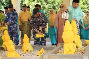 Danlantamal IV Batam Ziarah Makam Zuri’at Nong Isa