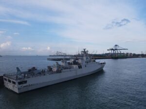 KRI Diponegoro 365 Tiba di Batam Untuk Refueling di Lantamal IV