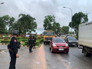 Bundaran Kabil Batam Macet, Sat Brimob Turun Gunung
