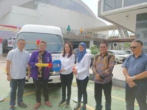 Aspirasi Anggota DPR RI Cen Sui Lan, Kampus STT Real Terima Hibah Bus Kampus