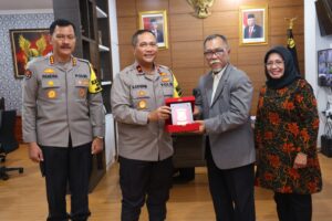 Polda Kepri Raih Penghargaan KIP Sebagai Badan Publik Informatif