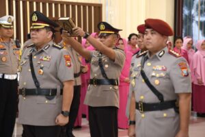 Kapolda Irjend Yan Fitri Pimpin Upacara Sertijab PJU Polda Kepri