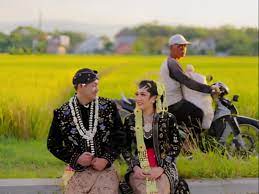 Moment Kocak Foto Prewedding yang Mengusik Netizen