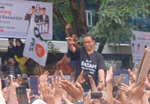Ribuan Warga Tumpah Sambut Anis Baswedan di Pasar Tos 3000 Batam