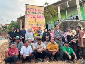 Rizki Faisal Hadiri Peletakan Batu Pertama dan Serahkan Notaris TPQ Al Amin