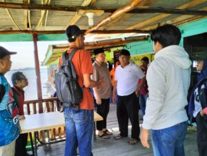 Panwascam Sempat Diusir Saat Caleg DPD dan DPRD Bagi Uang di Belakangpadang