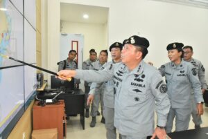 Kepala Bakamla RI Tinjau Kesiapan Unsur dan Personel di Zona Tengah