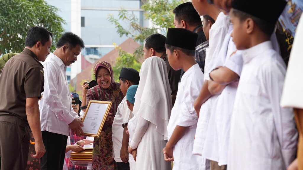 Kepala BP Dampingi Menteri Sosial RI Serahkan Dokumen Kependudukan Bagi Anak Naungan LKSA se-Kota Batam