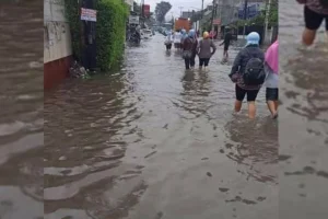 Asia-Afrika Bandung Terendam Banjir Luapan Sungai Cikapundung