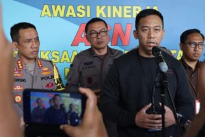 Satgas Anti Mafia Bola Serahkan 4 Tersangka Judi Online ke Kejari Batam