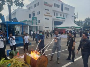 Kejari Batam Bakar BB Narkoba dari 209 Perkara