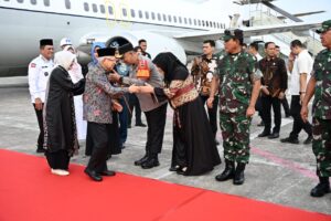 Kapolda Kepri Sambut Kedatangan Wapres Ma’ruf Amin di Tanjungpinang