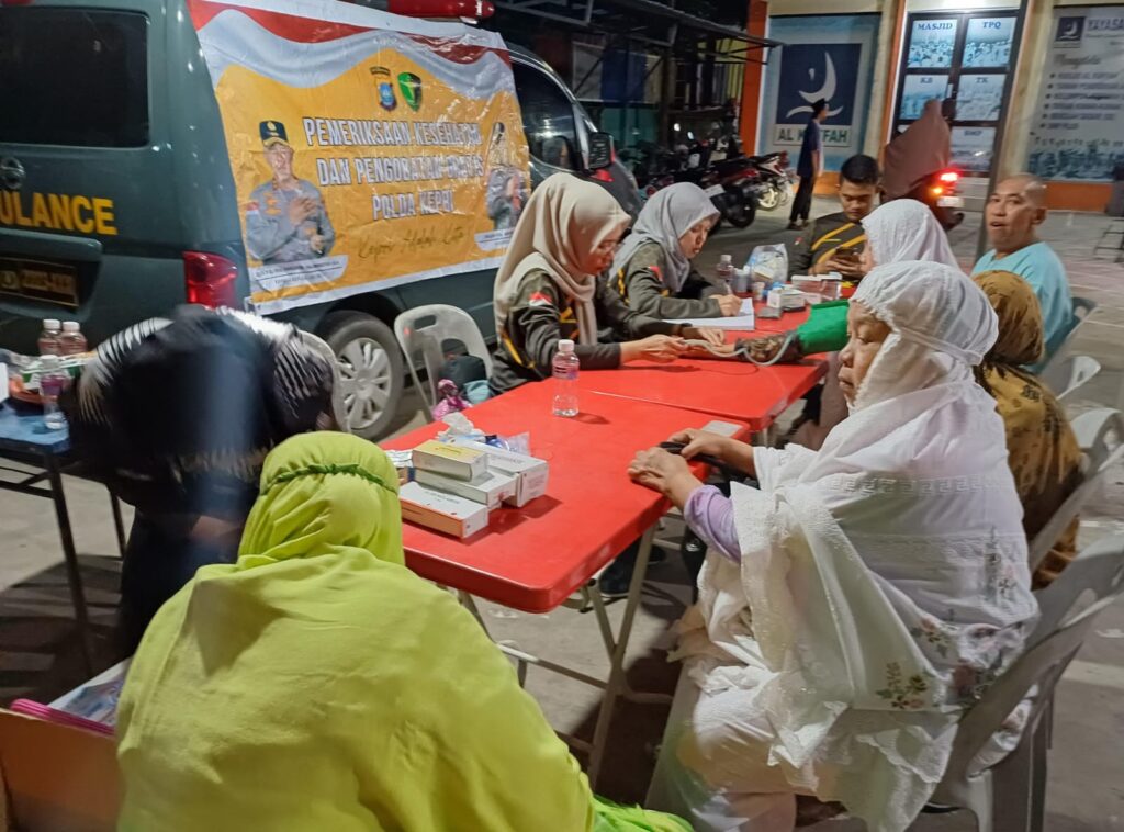 Jamaah Masjid Al-Kaffah Antusias Chek Kesehatan Gratis Bidokkes Polda Kepri