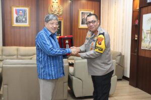 Polda Kepri Terima Penghargaan Dubes Jepang Berhasil Tangkap Buronan Interpol