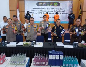 BC Batam Bongkar Penyelundupan Mikol Dengan Kontainer Dari Singapura