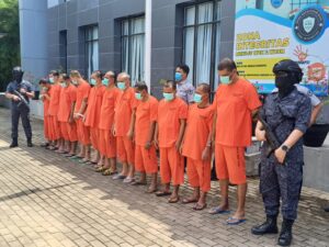 WNA Malaysia VJ Terlihat Lemas Saat Sabu Miliknya Dimusnahkan