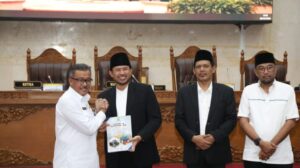 DPRD Kota Batam Terima Dokumen Ranperda Pemakaman Dan LKPj Walikota