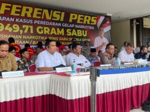 Tergiur Upah Ratusan Juta, Pasutri Nekad Jemput 35 Kg Sabu di Pesisir Batam