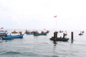 Bendera Merah Putih Berkibar di Perairan Perbatasan Bintan