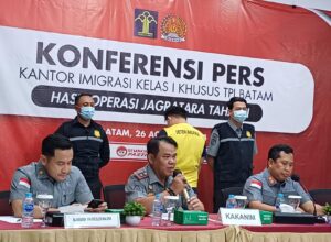 Tiga Tahun Sembunyi Dari Kasus Pidana, WN Singapura Ditangkap Imigrasi Batam