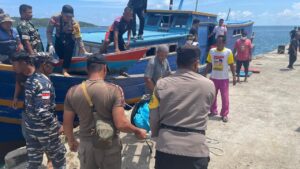 Polisi Evakuasi Penemuan Mayat di Pinggir Pantai Pulau Tambelan
