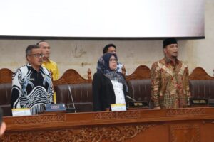 DPRD Kota Batam Sepakati 8 Fraksi Dalam Rapat Paripurna Perdana