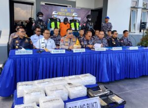 Lantamal IV Batam Gagalkan Penyelundupan 10 Kg Sabu, 1 Tersangka Beserta Sepucuk Senpi Diamankan