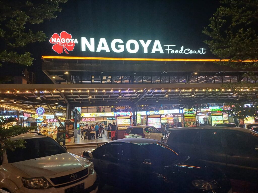 Gemerlap Nagoya Foodcourt Menyimpan Kekhawatiran Para SPG Mikol