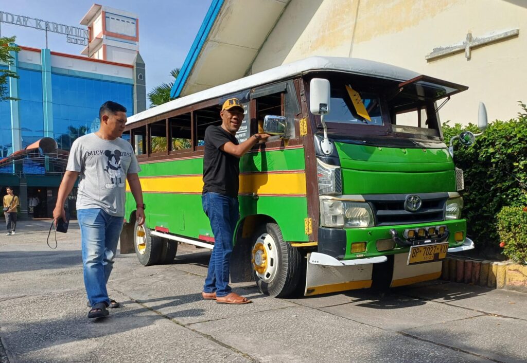Masih Exis Sejak Abad 18, Bus Kayu di Karimun Jadi Primadona Wisatawan