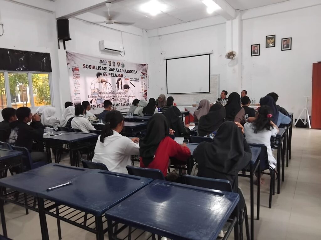 Dalam Sebuah Buku, Sosialisasi Anti Narkoba JMSI dan Polda Kepri Mencari Duta Pelajar 